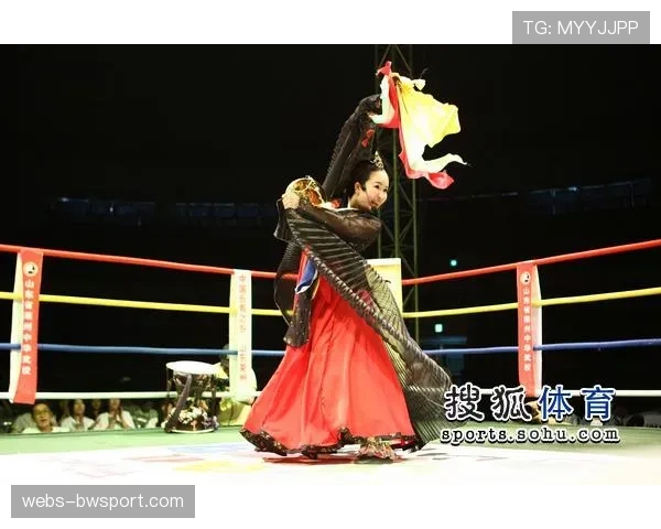 拳台女郎展示环节引争议，赛事方回应将评估传统环节